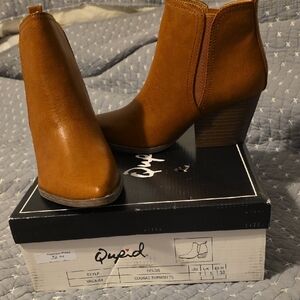 Qupid Women's Tan Ankle Boots